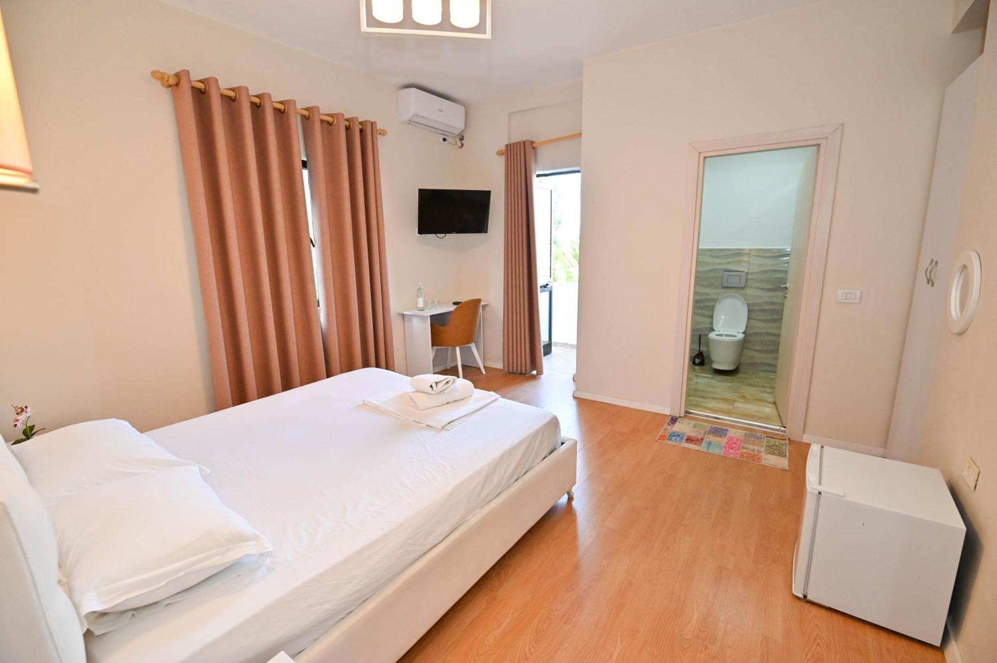 Hotel Globo Durres Exterior photo