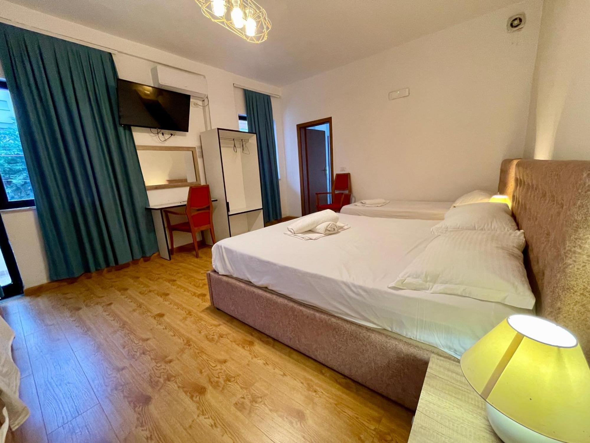 Hotel Globo Durres Exterior photo