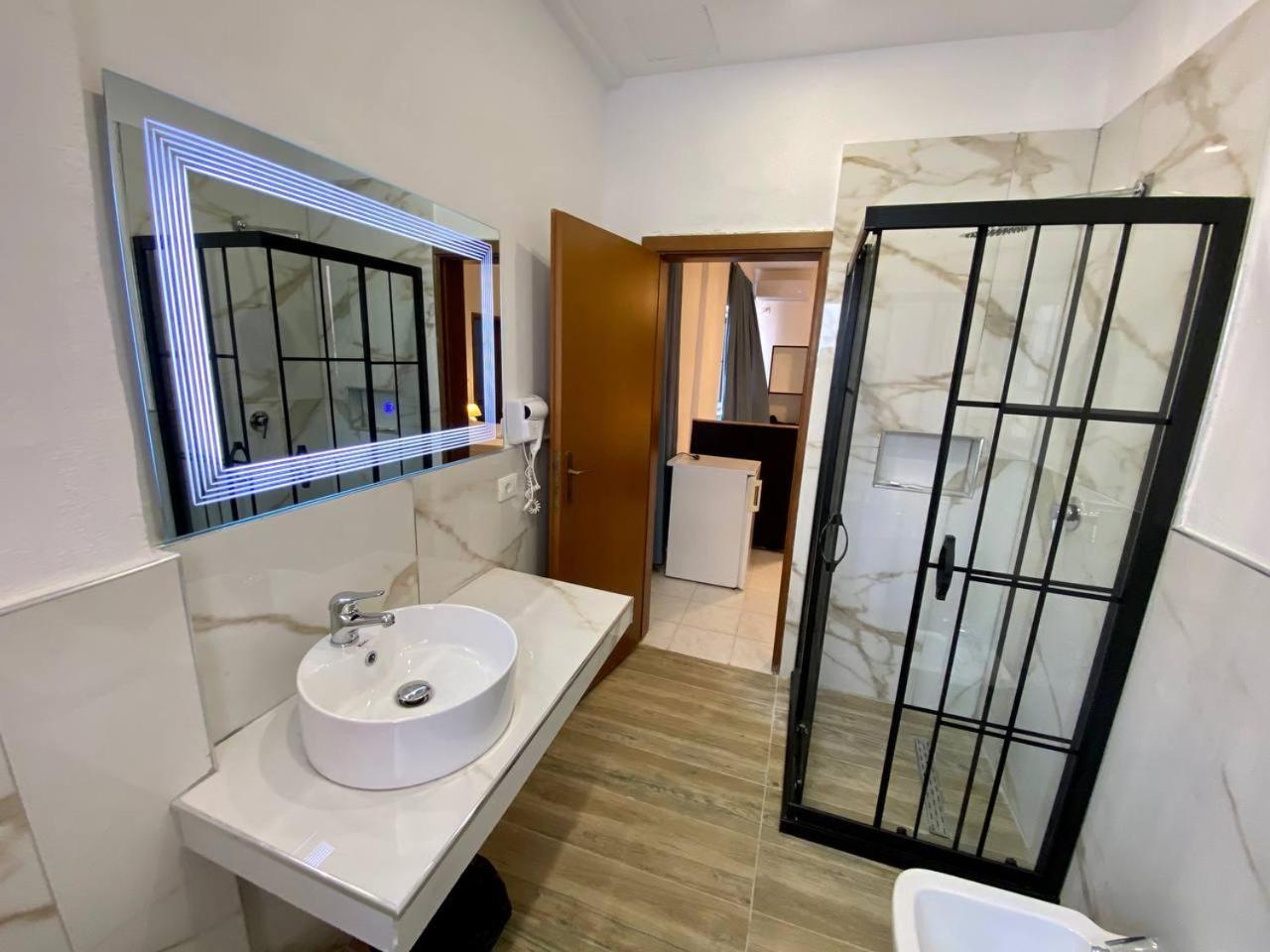 Hotel Globo Durres Exterior photo